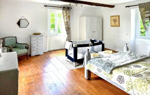 3 bedrooms, travel cot, free WiFi - 3 bedroom amazing home in Jouqueviel (Jouqueviel)