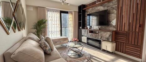 TV, fireplace