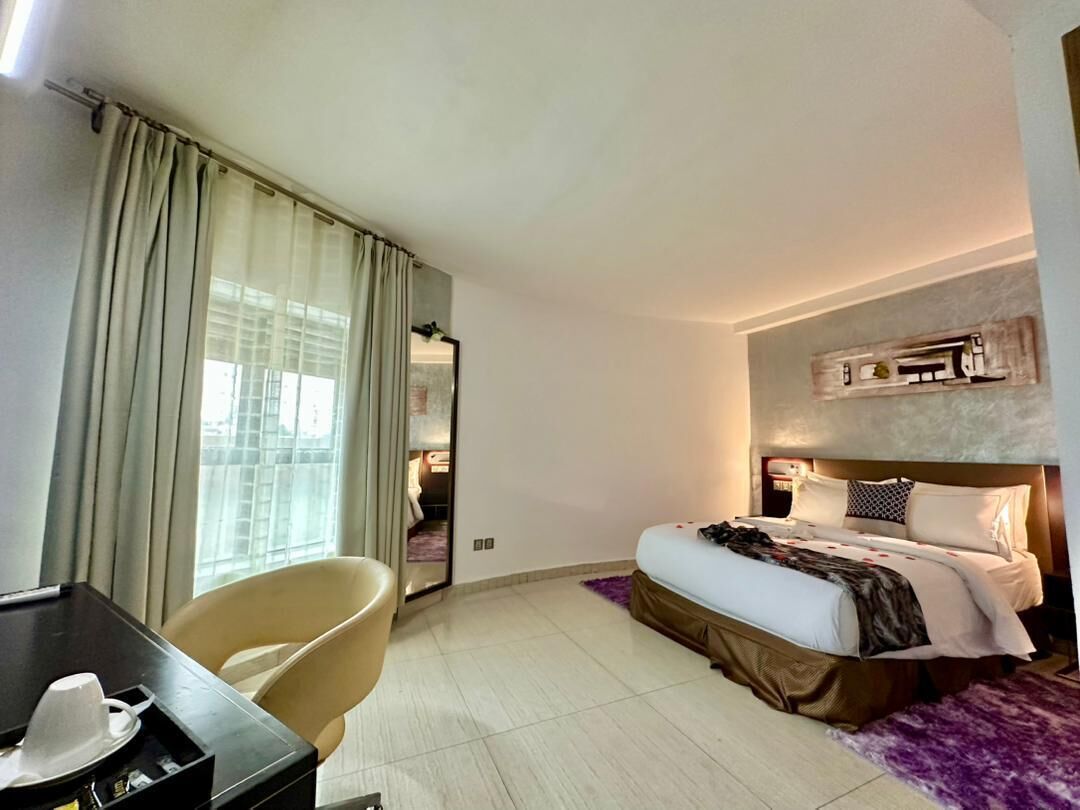 Standard-huone, oma kylpyhuone | Tallelokero huoneessa, äänieristys, ilmainen Wi-Fi