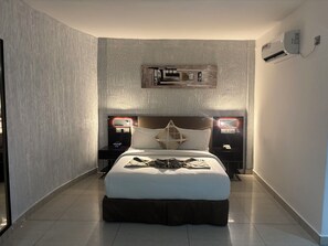 Habitación estándar, baño privado | Caja de seguridad en la habitación, insonorización y wifi gratis