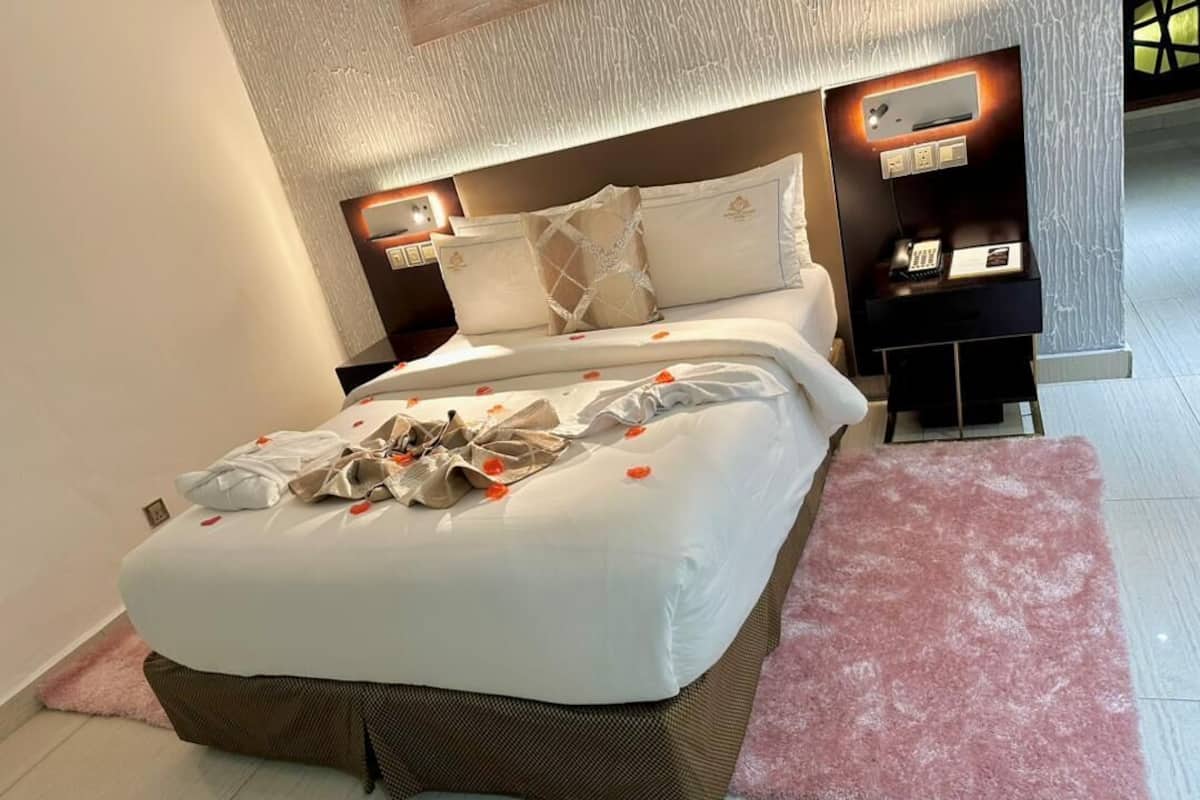 Junior Room, Private Bathroom | Living area