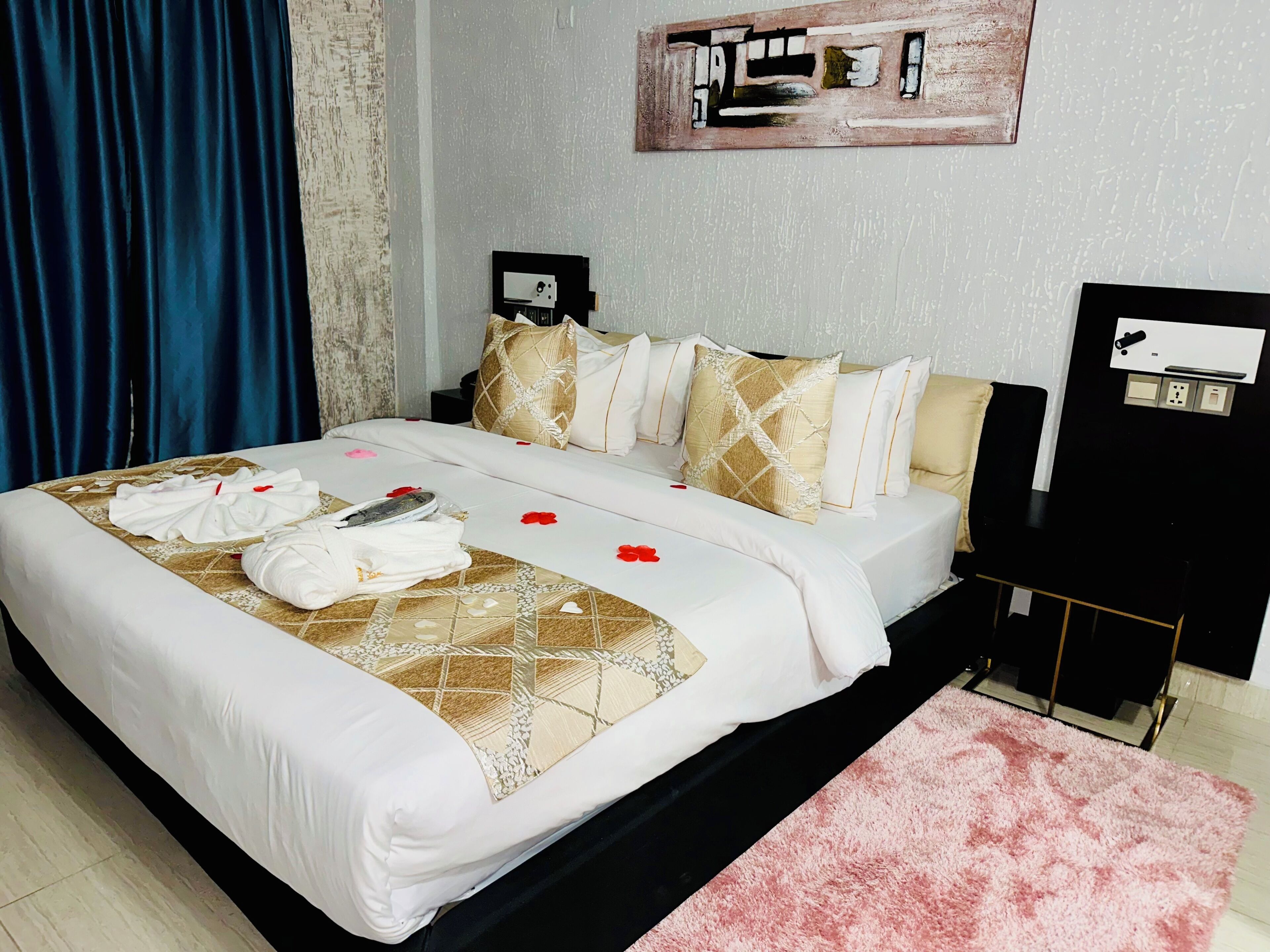 Phòng Suite Cao cấp | Két bảo mật tại phòng, phòng cách âm 