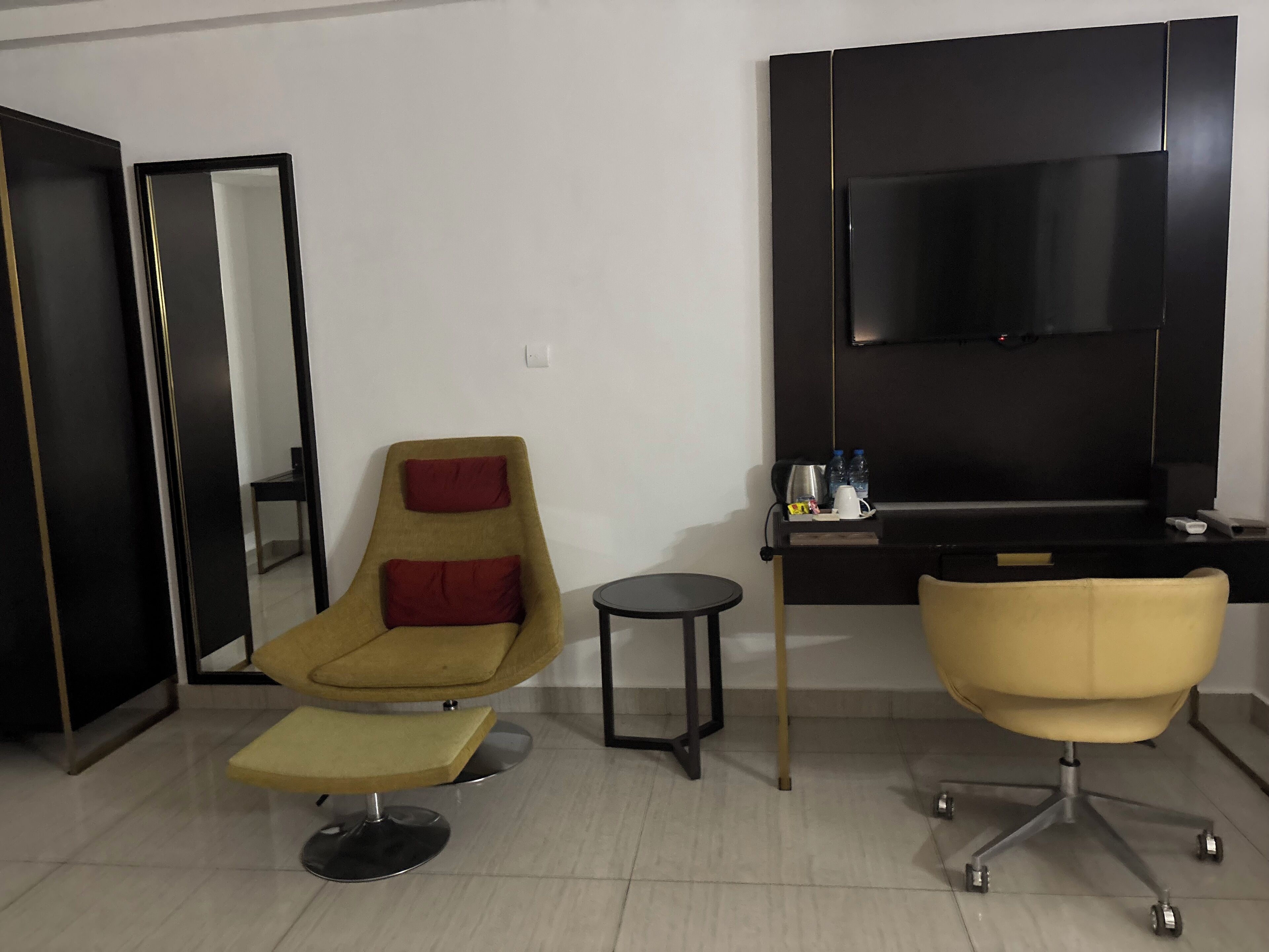 Chambre Junior, salle de bains privée | Coffres-forts dans les chambres, chambres insonorisées, Wi-Fi gratuit