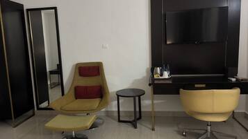 Chambre Junior, salle de bains privée | Coffres-forts dans les chambres, chambres insonorisées, Wi-Fi gratuit