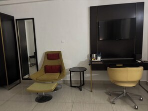 Chambre Junior, salle de bains privée | Coffres-forts dans les chambres, chambres insonorisées, Wi-Fi gratuit