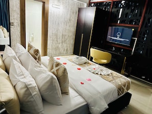 Luxury Suite | In-room safe, soundproofing, free WiFi - FOPROLUX PALACE (Douala)