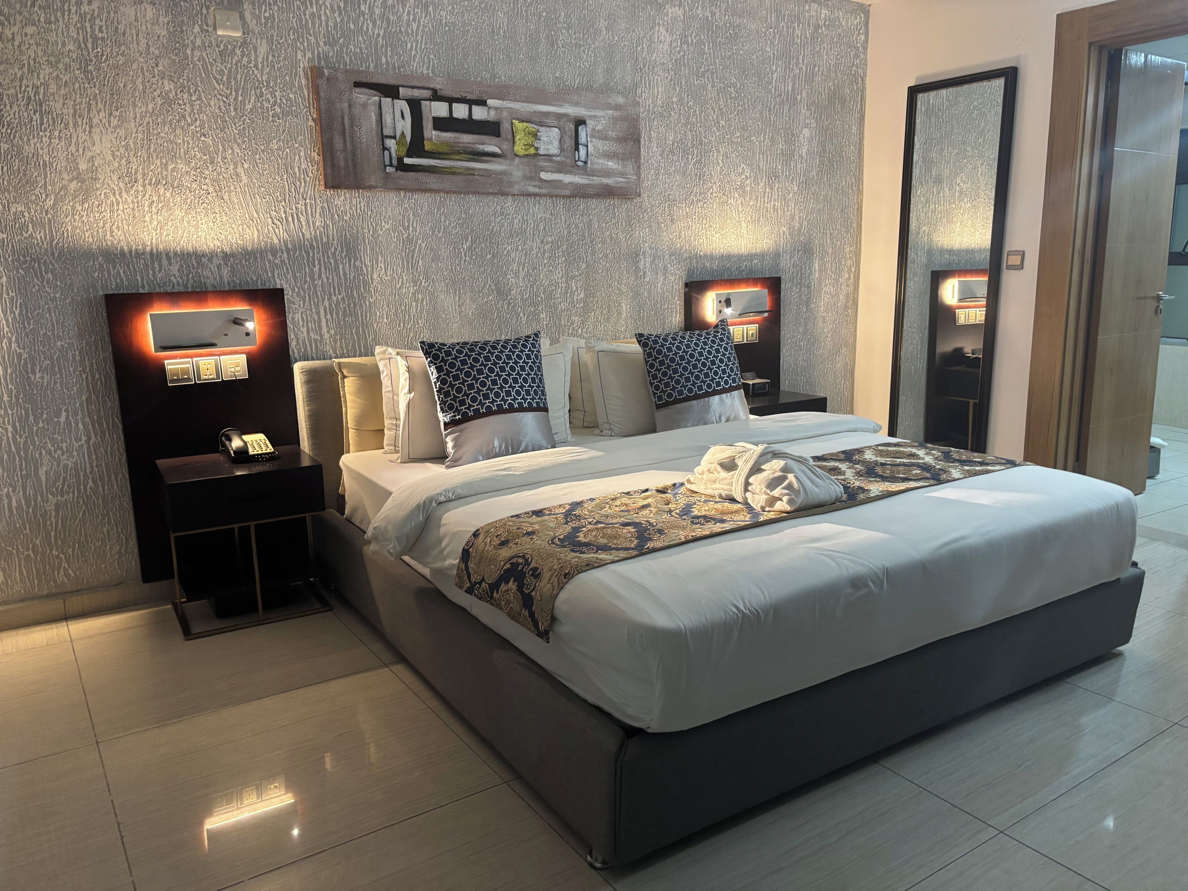 Suite de lujo | Caja fuerte, sistema de insonorización, wifi gratis