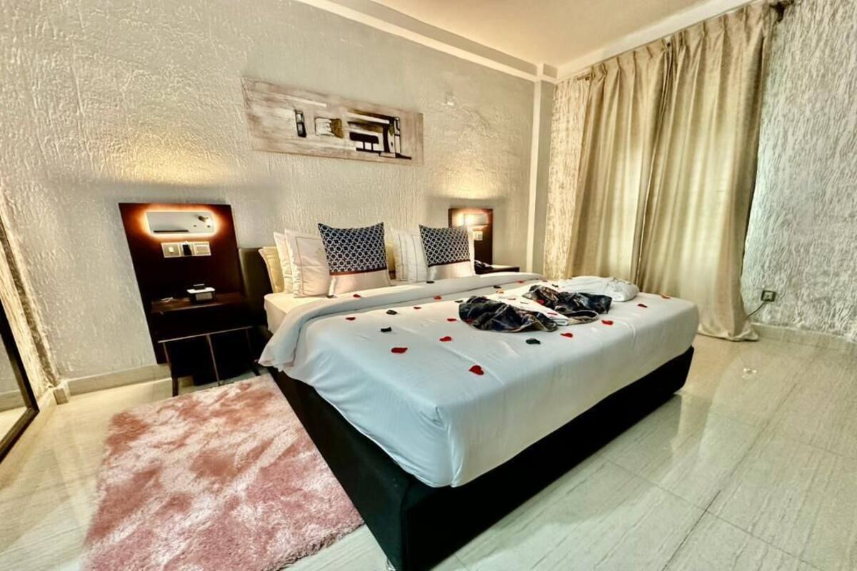 Suite Luxe | Coffres-forts dans les chambres, chambres insonorisées, Wi-Fi gratuit