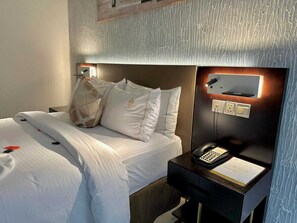 Junior Room, Private Bathroom | Living area