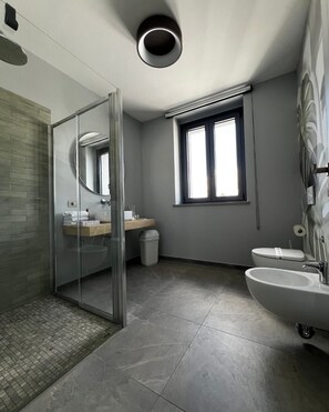 Classic Tek Büyük Yataklı Oda | Banyo