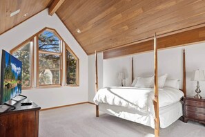 5 bedrooms, iron/ironing board, WiFi, bed sheets