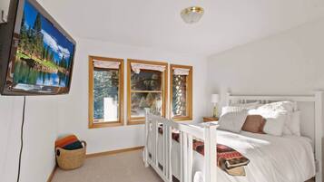 5 Schlafzimmer, Bügeleisen/Bügelbrett, WLAN, Bettwäsche