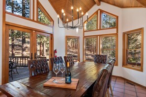 Dining - Northstar Retreat/Hot Tub/Ski Room/Shuttle to Hill (Placer County)