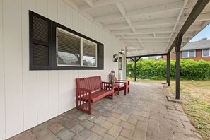 Terrace/patio - The: GREAT Escape Long Beach Washington! (Long Beach)