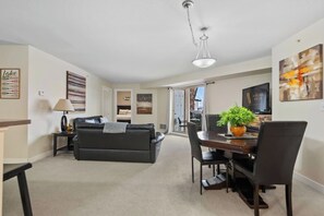 TV, fireplace, books - Trail & Tide | Outdoor Pool/Hot Tub | Lake | Gym (Invermere)