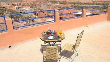 Panoramic dubbelrum eller tvåbäddsrum - utsikt mot staden | Terrass/Patio