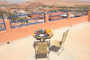 Terrace/patio - La Belle Vue Guest House  (Aït Benhaddou)