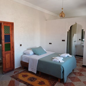 Wifi gratis y ropa de cama 