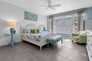3 bedrooms, free WiFi, bed sheets - Beachfront Condo on Anna Maria Island (Holmes Beach)