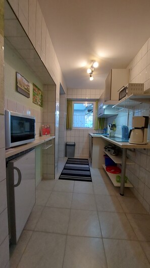 Kühlschrank, Mikrowelle, Geschirrspüler