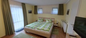 Bügeleisen/Bügelbrett, kostenloses WLAN, Bettwäsche