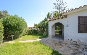 Property grounds - 3 bedroom awesome home in Costa Rei (Costa Rei)