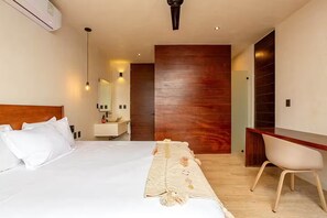 2 bedrooms, WiFi, bed sheets - Astounding 2 BD PH with jacuzzi (Tulum)