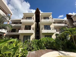 Exterior - Resort-Style Retreat in Central Tulum (Tulum)