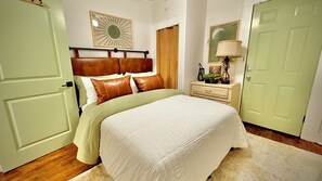 Tabla de planchar con plancha, wifi y ropa de cama 