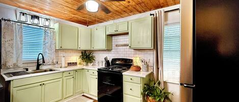 電子レンジ、オーブン、コンロ、食器洗い機