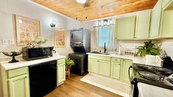 Micro-ondes, four, plaque de cuisson, lave-vaisselle