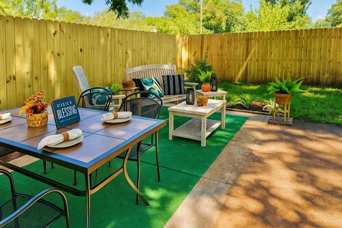 Sleeps 8 - Enjoy 3-bedroom Welcoming Cottage in Alex Near Downtown / Med Center