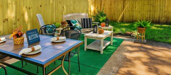 Sleeps 8 - Enjoy 3-bedroom Welcoming Cottage in Alex Near Downtown / Med Center