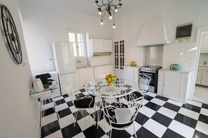 2 bedrooms, Internet - Akanthos Poros Chic Seaside Retreat Built in 1904 (Poros)