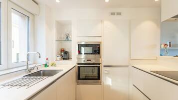 Réfrigérateur, micro-ondes, four, lave-vaisselle