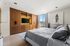 1 bedroom, iron/ironing board, free WiFi, bed sheets - Modern Cozy 1-bedroom condo in Beverly Hills (Los Angeles)