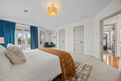 Canal-Front OBX Home w/Dock + Hot Tub/Kayaks/Paddleboards + Bring Your Boat!