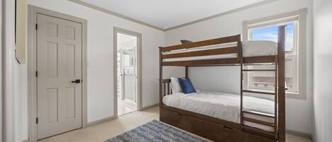 4 bedrooms, desk, iron/ironing board, travel cot