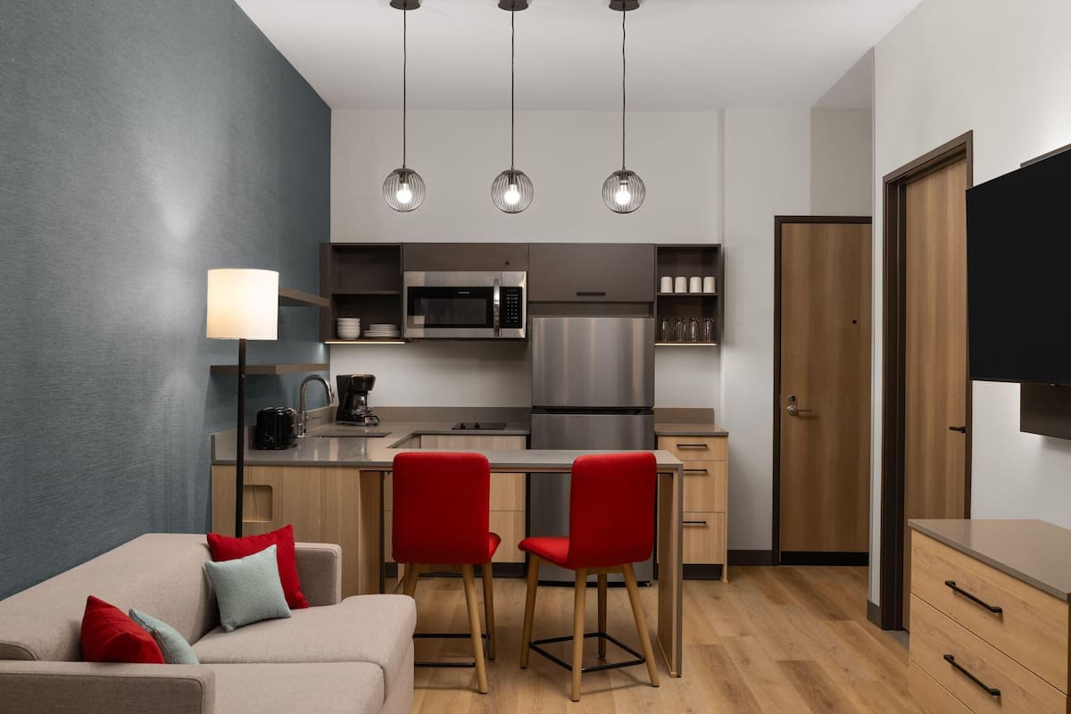 Premium bedding, iron/ironing board, free WiFi, bed sheets