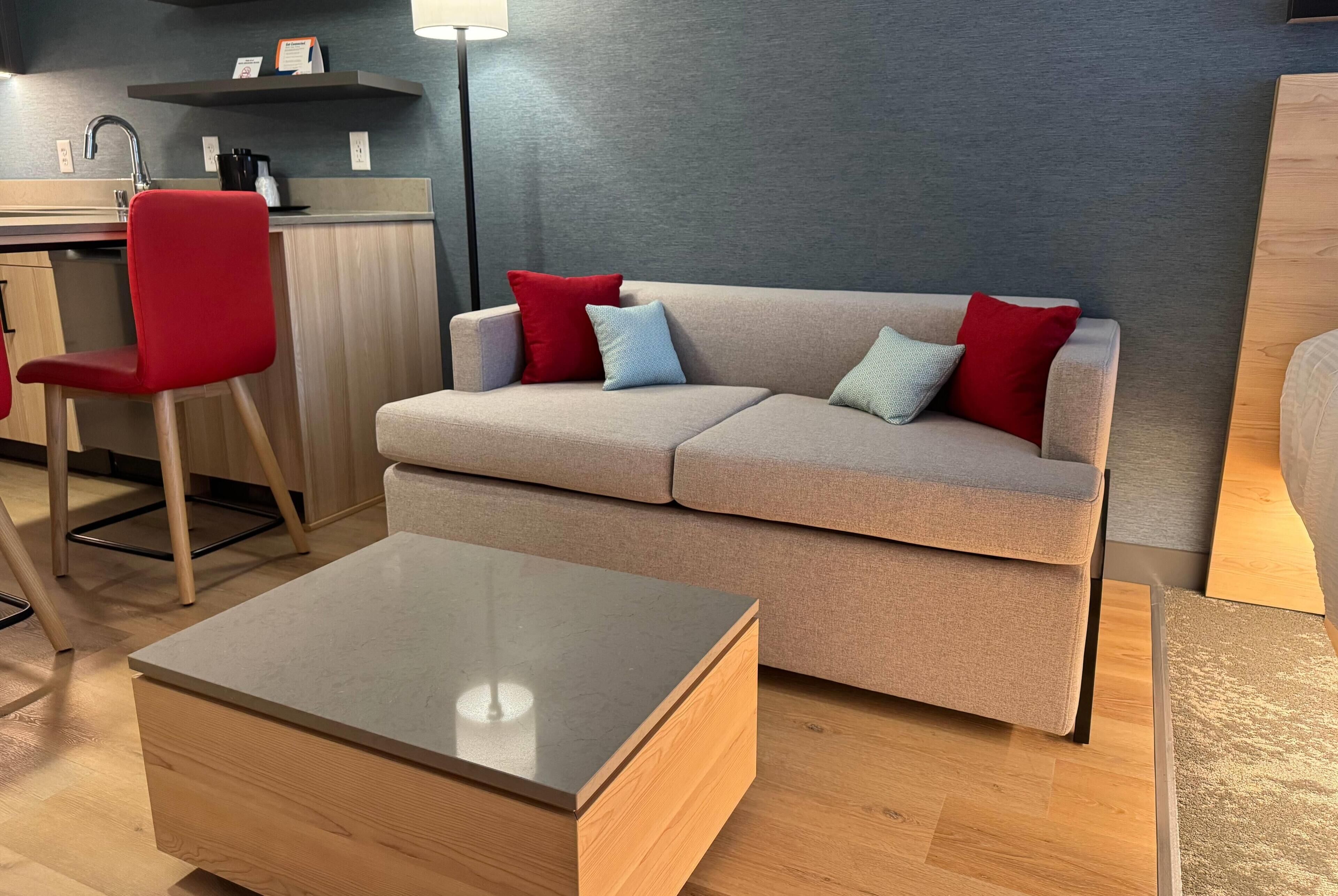 Premium bedding, iron/ironing board, free WiFi, bed sheets