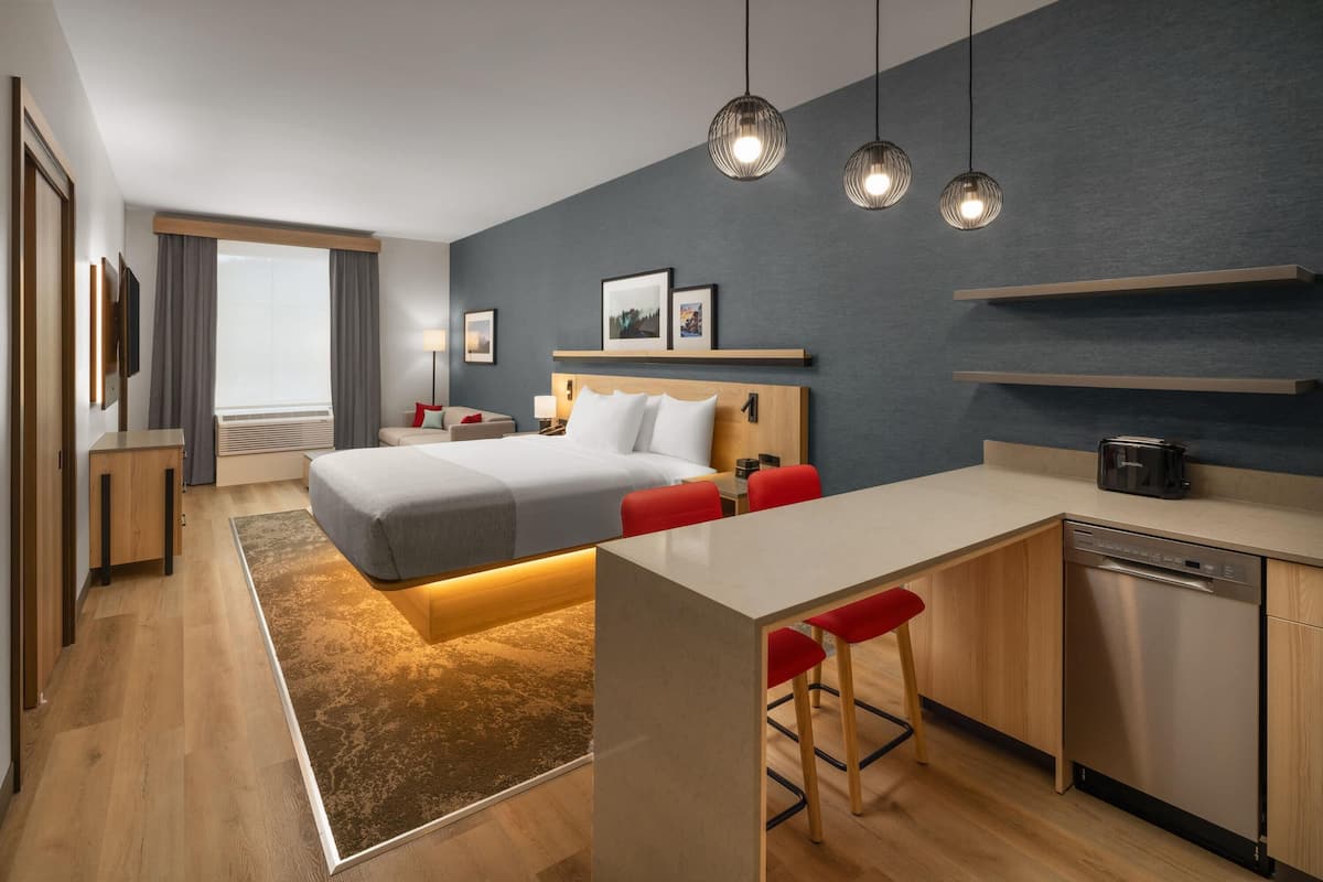 Room, 1 King Bed, Accessible, Non Smoking | Premium bedding, iron/ironing board, free WiFi, bed sheets