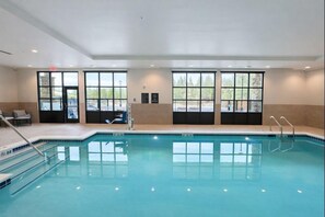 Una piscina cubierta