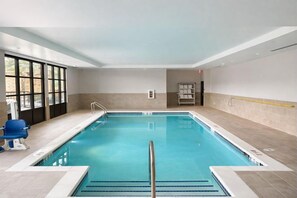 Una piscina cubierta