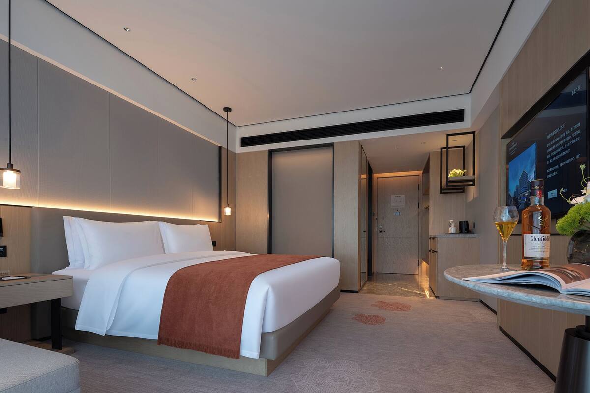 Superior-Zimmer, 1 King-Bett, Raucher | Daunenbettdecken, Schreibtisch, Verdunkelungsvorhänge