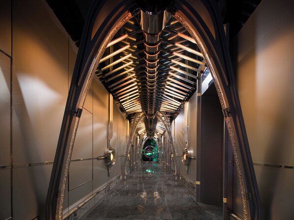 A corridor with metallic walls and a central circular structure. - Howard Johnson Airport Hotel Changsha (Changsha)