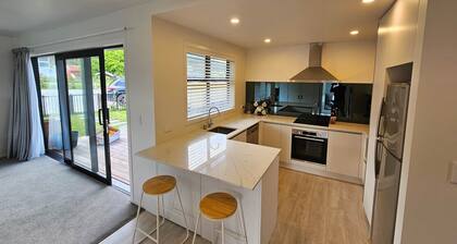 Stylish Townhouse, Centrally located.