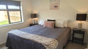 3 bedrooms, iron/ironing board, WiFi, bed sheets