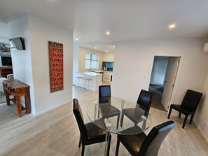 Dining - Stylish Townhouse, Centrally located. (Te Aroha)
