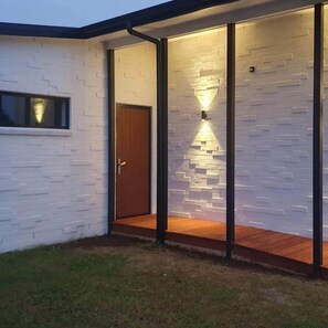 Exterior detail - Stylish Townhouse, Centrally located. (Te Aroha)