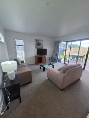 Living area - Stylish Townhouse, Centrally located. (Te Aroha)